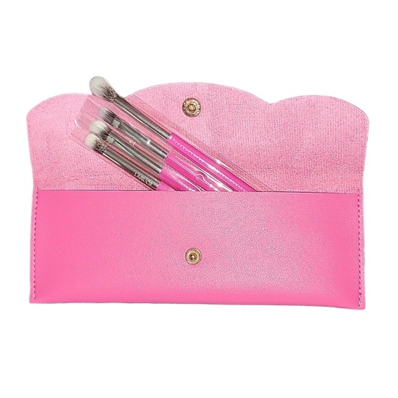 Laruce hot pink 4 piece eyeshadow brush set with carrying case - Picture 3 of 4